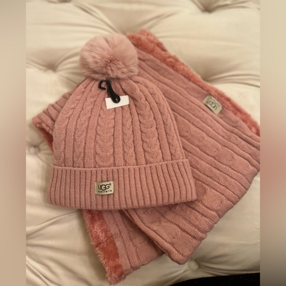 UGG Winter Pink MauveSweater Weather pom pom hat infinity scarf Set. NWT